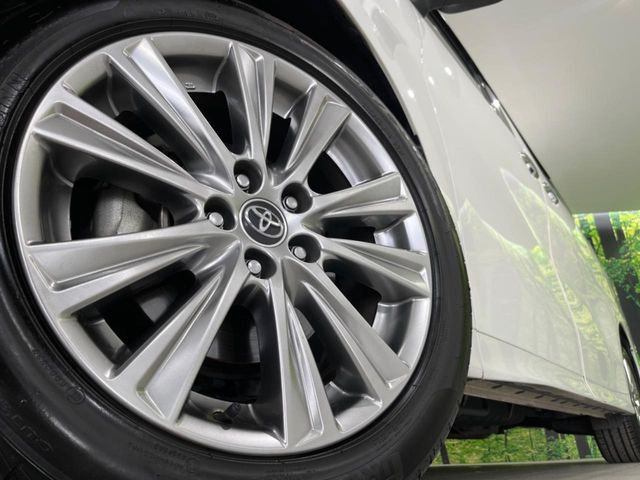 【純正18インチアルミホイール】外観にマッチした純正アルミホイールを装着しております。各種社外アルミホイールや、スタッドレスタイヤも取扱いしております。是非ご相談ください♪