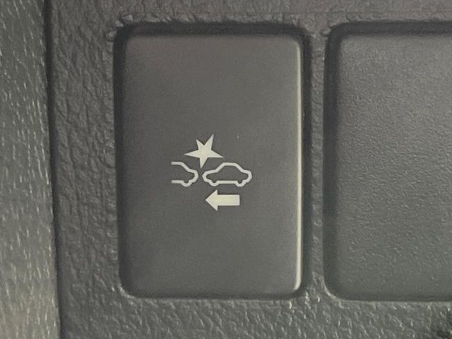 【トヨタセーフティセンス】走行中に前方の車両等を認識し、衝突しそうな時は警報とブレーキで衝突回避と被害軽減をアシスト。より安全にドライブをお楽しみいただけます。