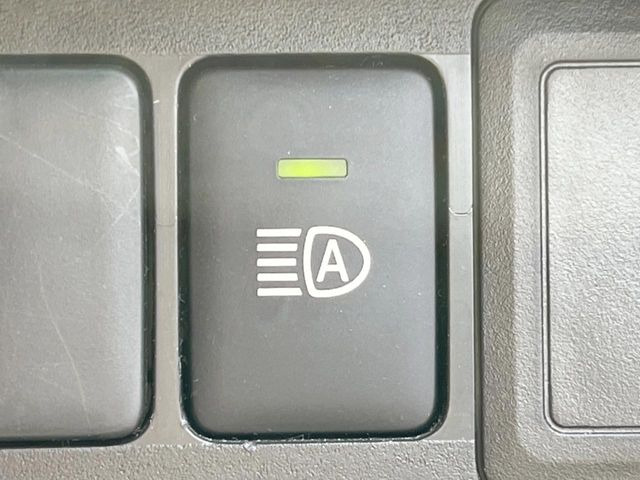 【ハイビームアシスト】夜間の安全走行に役立つ便利な機能!先行車や対向車を検知し、ハイビームとロービームを切り替えてくれます♪