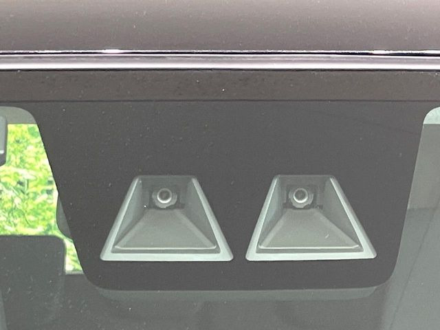 【スマートアシスト】走行中に前方の車両等を認識し、衝突しそうな時は警報とブレーキで衝突回避と被害軽減をアシスト。より安全にドライブをお楽しみいただけます。