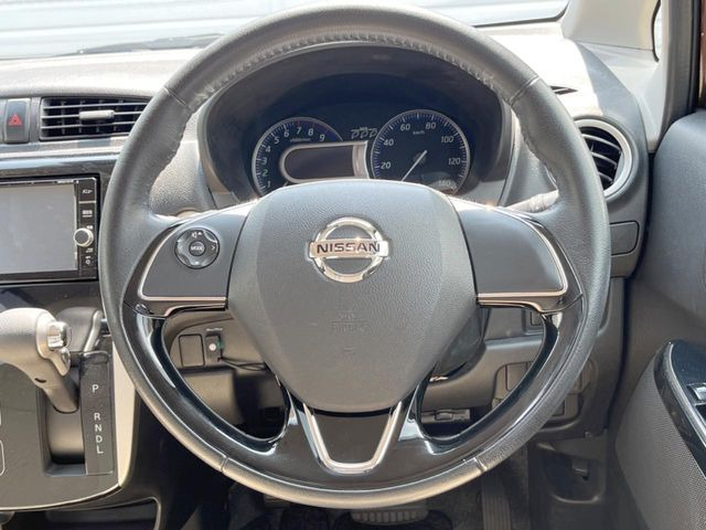 ステアリングも使用感が少なく、きれいな状態となっております♪