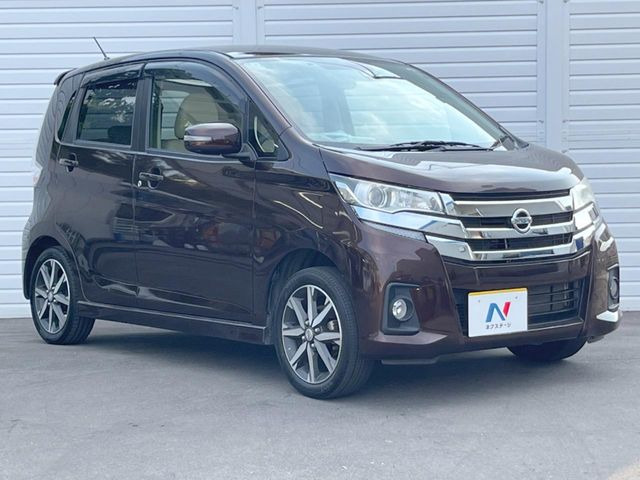 大好評のボディコーティング「弾スプラッシュコート」もご納車までに施工可能。通常のガラスコートと異なる、耐久年数6年の無機質ガラスコーティングが、ボディをキレイな状態に保ってくれます。