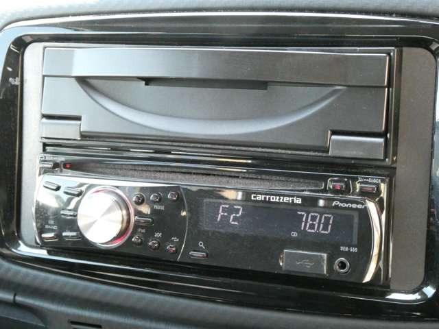 �ЊOCD�f�b�L!AUX���͒[�q����������Ă��܂�!�i�r�Q�[�V������t��]�̕��͂��C�y�ɂ����k�������܂���