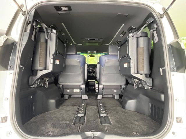 普段のお買い物や通勤、送迎等に十分な荷室スペースを確保しております。セカンドシートを倒すと、大きな荷物の積載も可能です♪