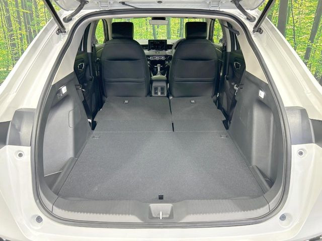 ���i�̂���������ʋ΁A���}���ɏ\���ȉ׎��X�y�[�X���m�ۂ��Ă���܂��B�Z�J���h�V�[�g��|���ƁA�傫�ȉו��̐ύڂ��\�ł���