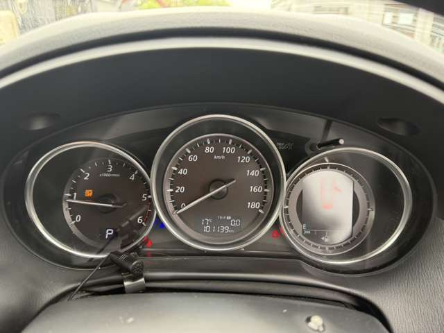 ご予約いただければ室内でのご商談も可能です♪ 天候に左右されずゆっくりとお車を確認することができますので来店前にお申し付けください♪