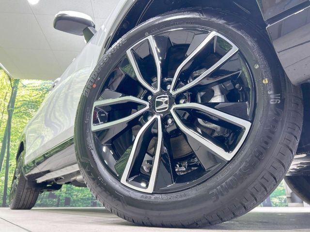 �y����18�C���`�A���~�z�C�[���z�O�ςɃ}�b�`���������A���~�z�C�[���𑕒����Ă���܂��B�e��ЊO�A���~�z�C�[����A�X�^�b�h���X�^�C�����戵�����Ă���܂��B���񂲑��k����������