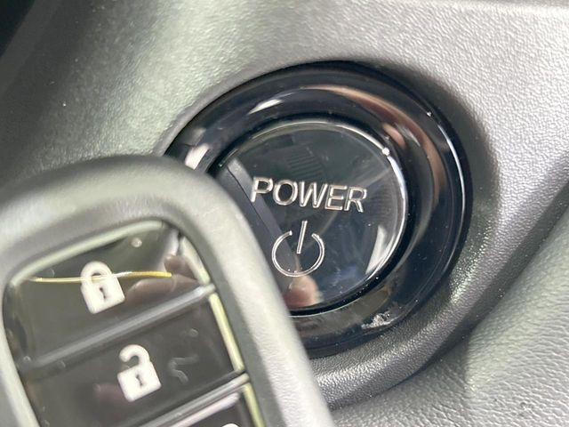 �yHonda�X�}�[�g�L�[�z�J�o����|�P�b�g�ɓ��ꂽ�܂܂ł��h�A�̎{���E�������\�ȃX�}�[�g�L�[�𑕔��B�G���W���̃I���E�I�t�����J�M�����o���K�v����������Ƃ��Ă��֗��ł���