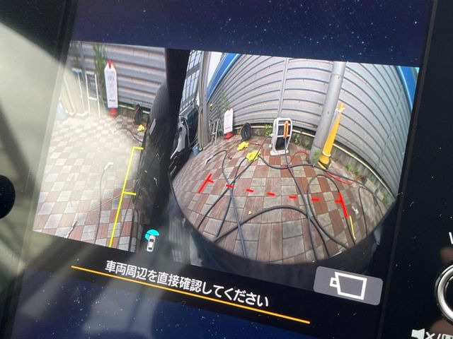 【サイド&バックカメラ】停車・駐車時に死角になりがちな運転席から見えづらいサイドとリアの障害物を確認できます!雨天時や夜間などは特に活躍してくれるアイテムです。