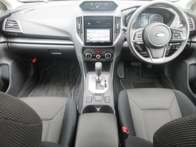 内外装の清掃・ガラス系ボディコーティングをCARクリーニング専門業者が施工いたしますので大変清潔。オリックス自動車ではみなさまに快適なドライブをお約束。