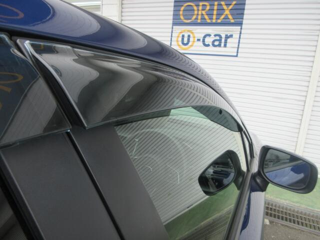 雨の日の換気に便利なドアバイザー付きです☆