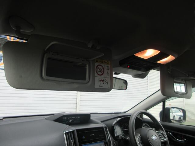 簡易的な身だしなみチェックが出来るバニティミラー付きです☆