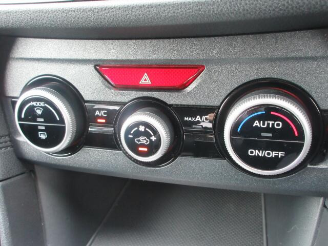 オートエアコンで自分好みの室温を素早く設定出来ます。快適な室温で、快適な運転をお楽しみ下さい!