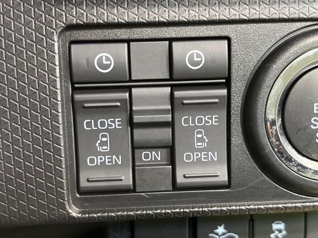 【両側パワースライドドア】スマートキーや運転席のスイッチで後席両側スライドドアの開閉が可能♪電動だから力を入れてドアを開ける必要が無く、小さなお子様でも簡単に開け閉めでき快適です♪