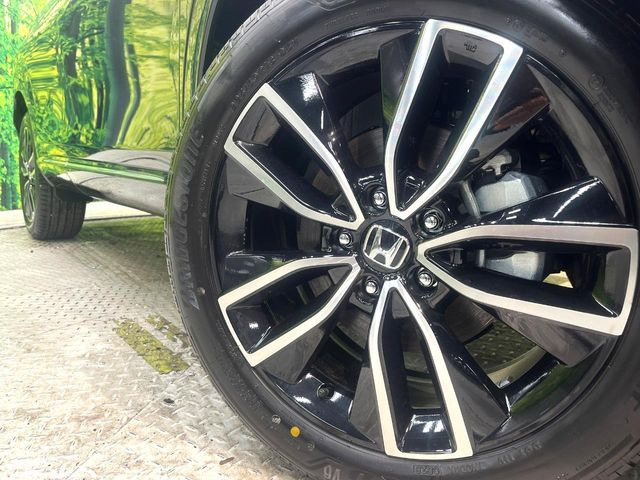 �y����18�C���`�A���~�z�C�[���z�O�ςɃ}�b�`���������A���~�z�C�[���𑕒����Ă���܂��B�e��ЊO�A���~�z�C�[����A�X�^�b�h���X�^�C�����戵�����Ă���܂��B���񂲑��k����������