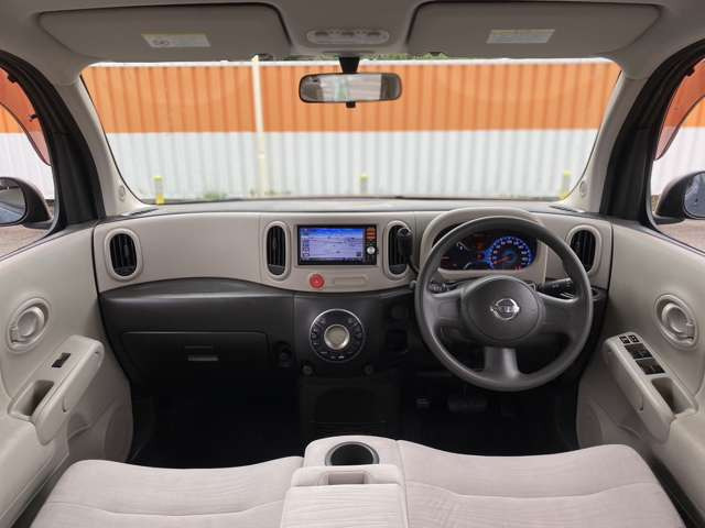 �O���[��ŗ����������������̂���C���e���A�B�e����{�^���͎��F���������A���o�I�ɑ���ł���f�U�C���ł���