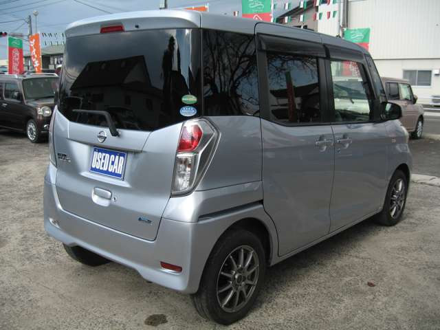 �������E�����������k������