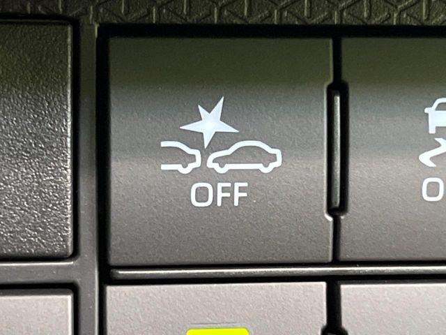 走行中に前方の車両等を認識し、衝突しそうな時は警報とブレーキで衝突回避と被害軽減をアシスト。より安全にドライブをお楽しみいただけます。