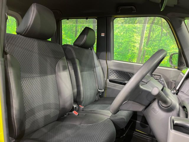 運転席シート廻りは使用感も少なく、良好な状態となっています。丁寧に使われていたことがよくわかりますね。