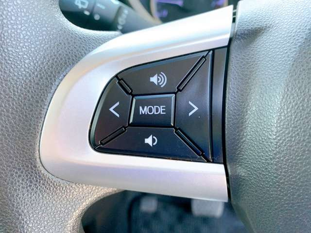 【ステアリングスイッチ】ハンドルのボタンで簡単にナビの音量やチャンネル操作可能です♪