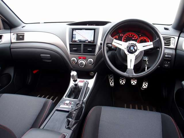 �������Y��Ƀ��[���N���[�j���O�ς݂ƂȂ�܂��B���΂��̌��ȏL����F���܂̏L����������܂���B����]�ɉ�����RECARO���Ȃǂ̃X�|�[�c�V�[�g�ɕύX���\�ł��B���C�y�ɂ����k�������܂�