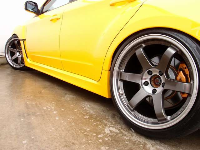 �S���̒��ÎԎs��ł��䐔�̏��Ȃ��T�����C�Y�C�G���[�O���F�̃J�X�^���C���v���b�T������!���z���f����RAYS��TE37SL18AW�𑕒����ԍ����AF�u�����{6POT�L�����p�[�ȂǑ����̍��z�p�[�c�𑕔�