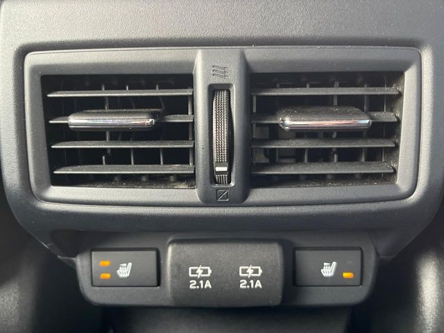 【前席+後席シートヒーター】寒い日に重宝するシートヒーターを後席にも装備!エアコンより早く温まってくれるので寒がりの人も安心ですね♪エアコンの温風は乾燥するから苦手、という方にもをおすすめです。