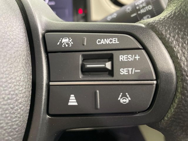 【アダプティブクルーズコントロール】高速道路での長距離走行が楽に!!自動で速度を保つクルーズコントロールが、衝突軽減システムと連携し、前方の車両を感知して車間を保つように速度調節してくれます!!