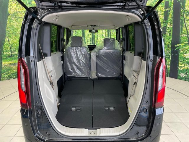 後席を格納すると、これだけの広さが!シーンに合わせたシートアレンジで、大きな荷物も積むことが出来ます♪