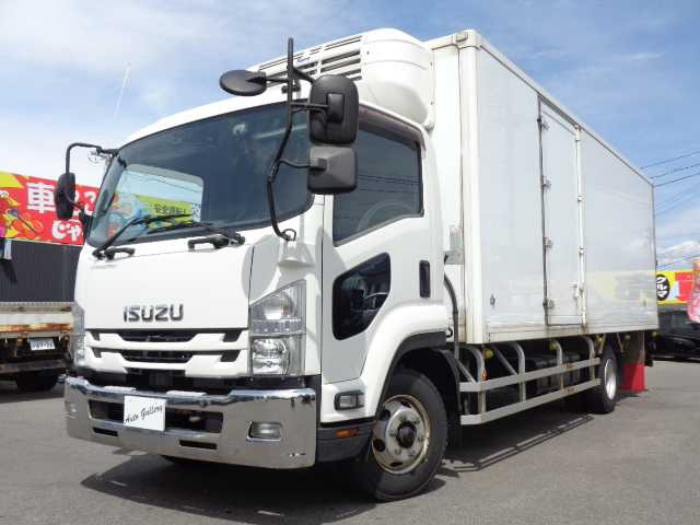 フォワード冷蔵冷凍車