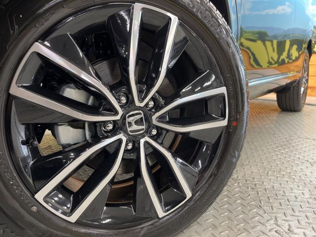 �y����18�C���`�A���~�z�C�[���z�O�ςɃ}�b�`���������A���~�z�C�[���𑕒����Ă���܂��B�e��ЊO�A���~�z�C�[����A�X�^�b�h���X�^�C�����戵�����Ă���܂��B���񂲑��k����������