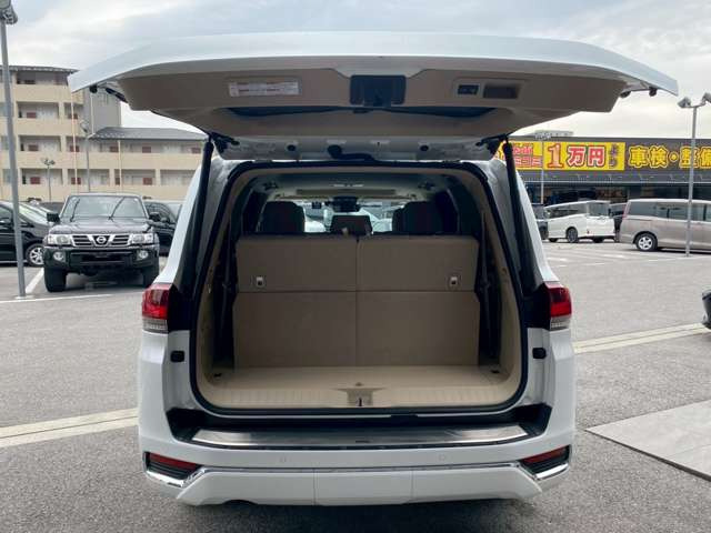 彦根インターからお車で3分とアクセス便利!近くには有名観光地の彦根城もありますので、観光と合わせてのご来店も良いですね♪活気溢れる自慢のスタッフがお客様のご来店をお待ちしております!