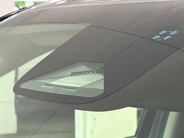 �y�z���_�Z���V���O�z���s���ɑO���̎ԗ�����F�����A�Փ˂������Ȏ��͌x��ƃu���[�L�ŏՓˉ���Ɣ�Q�y�����A�V�X�g�B�����S�Ƀh���C�u�����y���݂��������܂��B