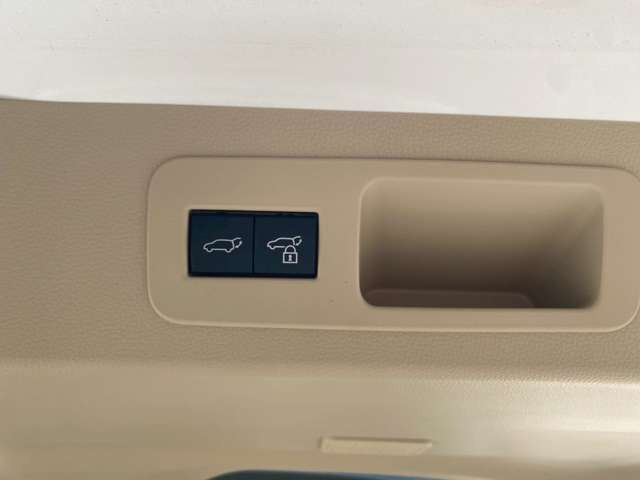 スリークロス滋賀店は総在庫200台以上展示!お客様のお気に入りの1台がきっと見つかります!軽自動車、普通車、キャンピングカーに福祉車両まで店頭に無い在庫もお探しできます♪お気軽にご来店ください!