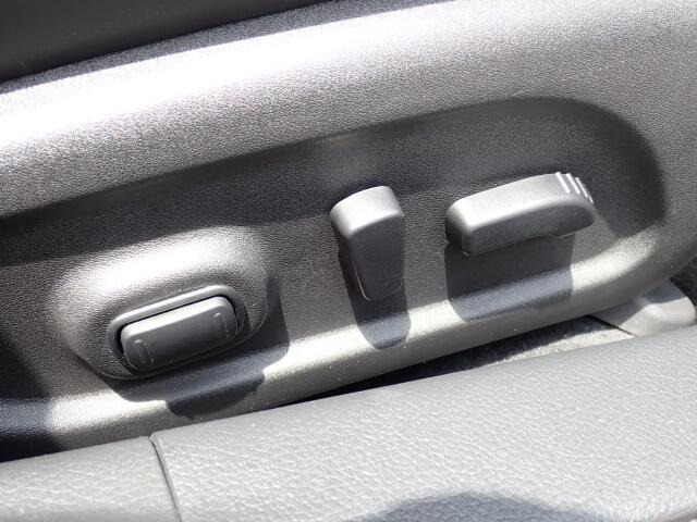 後部座席も大きな擦れもなく状態良好です。