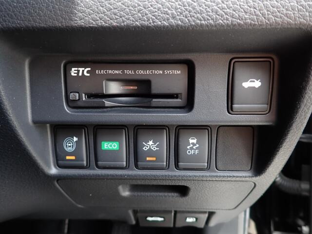各ステリングスイッチで操作が快適。
