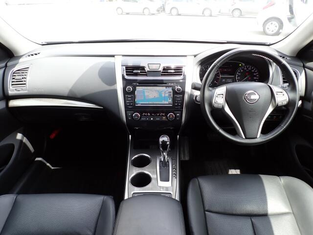 使い易い純正カーナビは情報量も豊富で使い勝手に優れております♪操作法も簡単なので直ぐにお使い頂けます!(^^)/