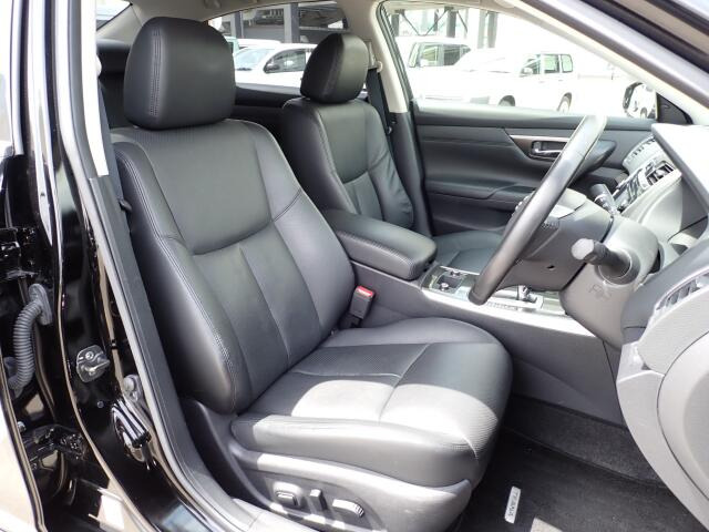 メーターパネルも知りたい情報が一目瞭然ですね。