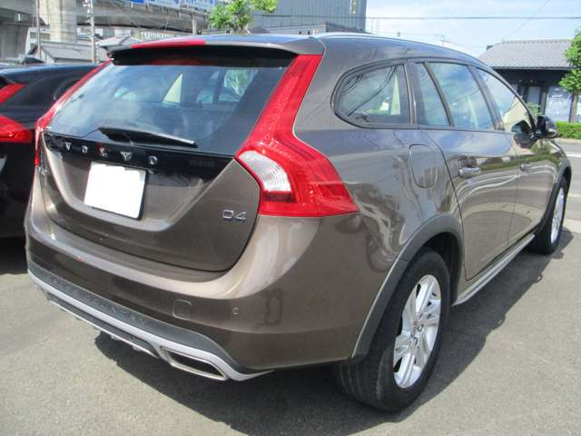 V60クロスカントリーD4 SE ディーゼル