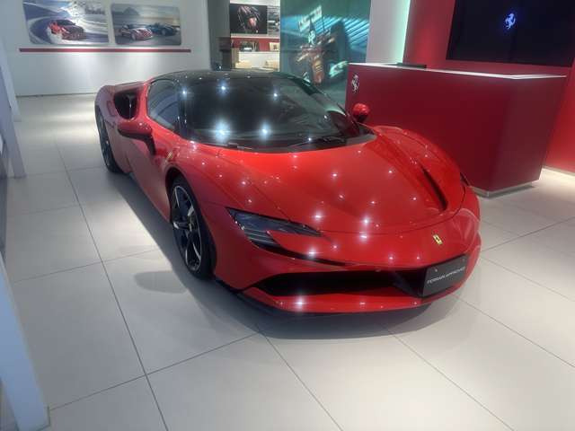 SF90ストラダーレF1 DCT E 4WD