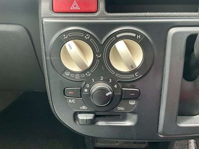 必需品のエアコン付き♪温度調節も簡単操作となっております!