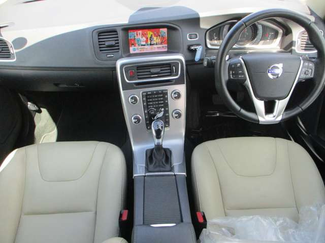 V60クロスカントリーD4 SE ディーゼル