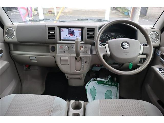 フル装備!ABS・CD・ナビ地デジ・キーレス・ETC・フォグ・オートエアコン・など嬉しい装備です!