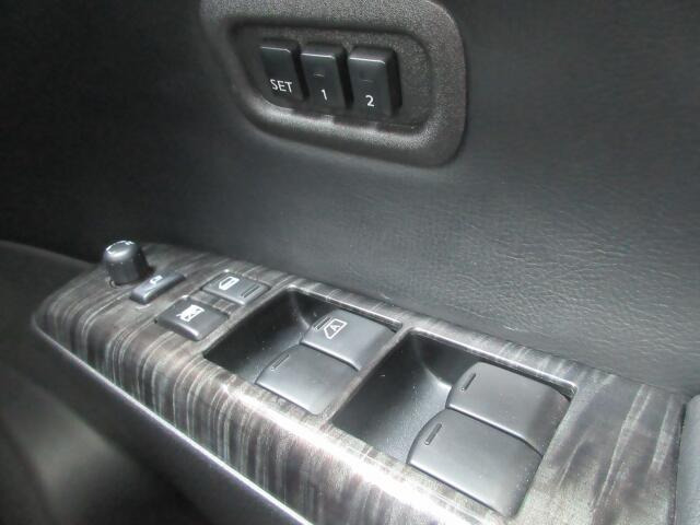 �p���[�E�B���h�E�͉^�]�Ȃ̃X�C�b�`�̂݃I�[�g�@�\����������Ă���܂��B�E�B���h�E���b�N����������Ă���̂ŁA���q�l�ƈꏏ�̎������S�ł��ˁB