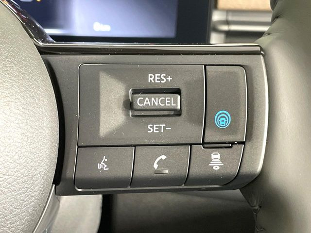 【プロパイロット】高速道路での長距離走行が楽に!!渋滞時と巡回走行のシーンで、アクセル・ブレーキ・ステアリングを自動で制御し、長距離運転の負担を軽減してくれます♪