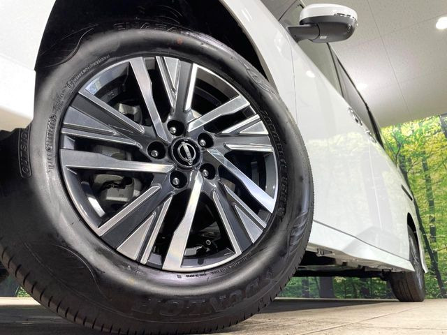 【純正16インチアルミホイール】外観にマッチした純正アルミホイールを装着しております。各種社外アルミホイールや、スタッドレスタイヤも取扱いしております。是非ご相談ください♪