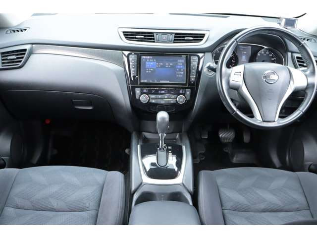 すっきりとしたダッシュボード回り!フロントビューの視界も良くて運転しやすいですよ♪