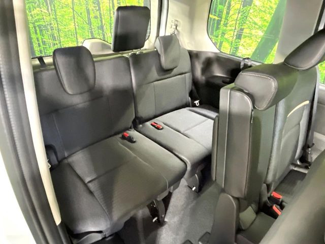 3列目シートはもちろん状態良好☆大人でもゆったりと座って頂けますので、大人数でのお出かけもラクラクです♪ご家族で、気の知れた仲間で、ドライブに行くのが楽しみですね♪