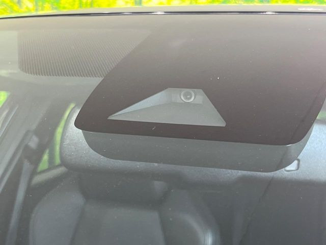 【トヨタセーフティセンス】走行中に前方の車両等を認識し、衝突しそうな時は警報とブレーキで衝突回避と被害軽減をアシスト。より安全にドライブをお楽しみいただけます。