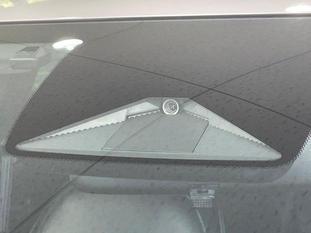 �y�z���_�Z���V���O�z���s���ɑO���̎ԗ�����F�����A�Փ˂������Ȏ��͌x��ƃu���[�L�ŏՓˉ���Ɣ�Q�y�����A�V�X�g�B�����S�Ƀh���C�u�����y���݂��������܂��B